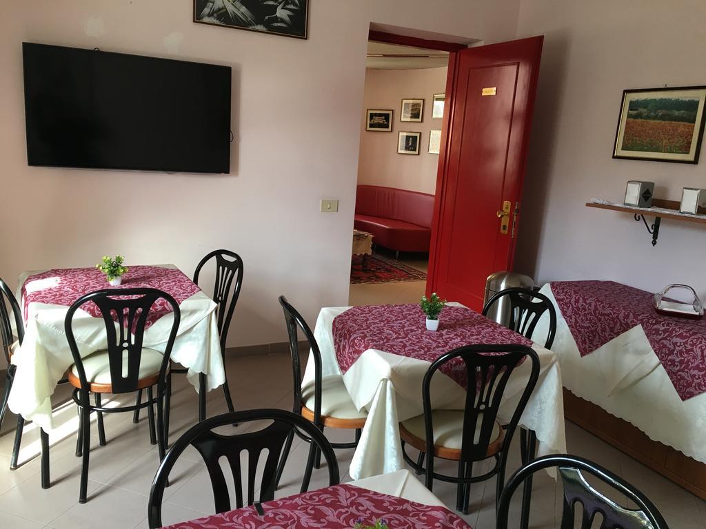 Hotel Facioni Помеция Екстериор снимка