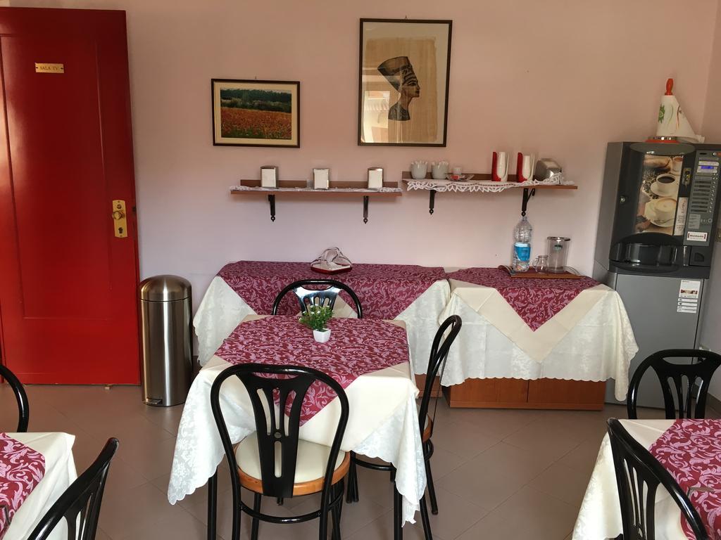 Hotel Facioni Помеция Екстериор снимка