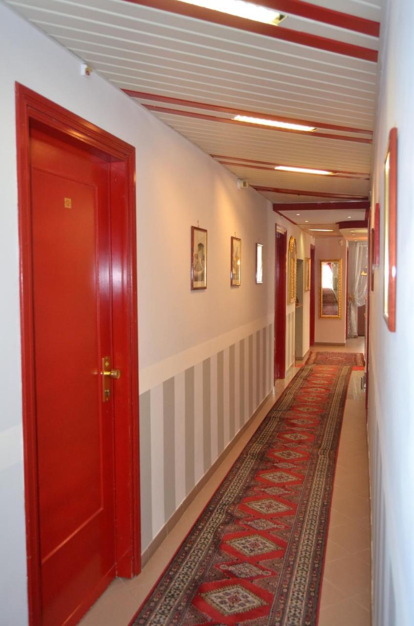 Hotel Facioni Помеция Екстериор снимка
