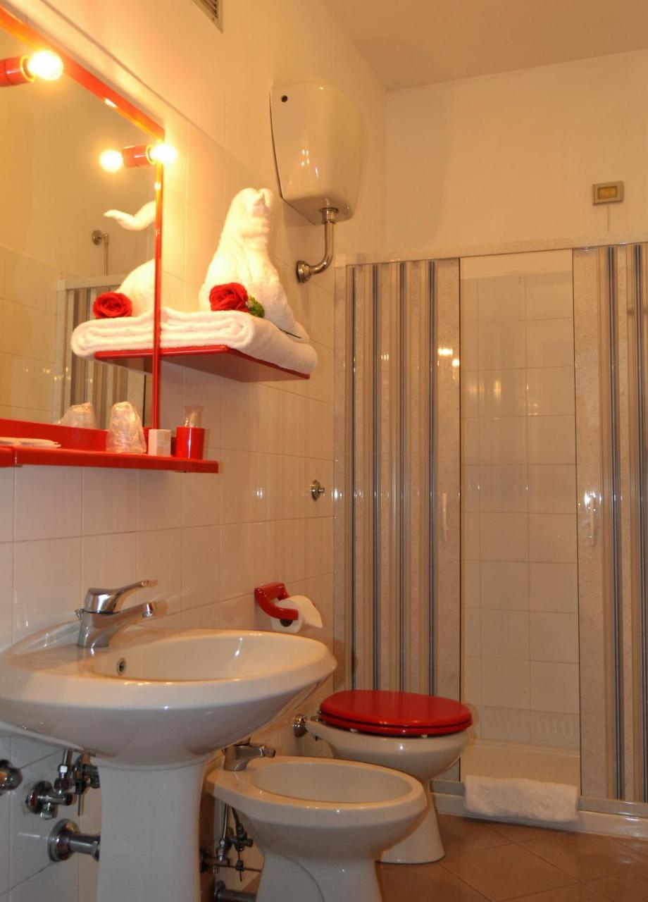 Hotel Facioni Помеция Екстериор снимка