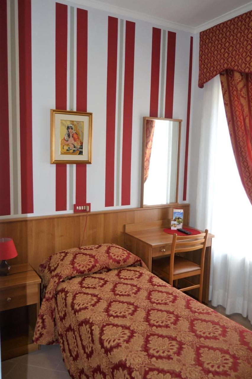 Hotel Facioni Помеция Екстериор снимка