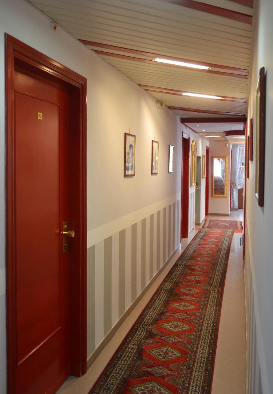 Hotel Facioni Помеция Екстериор снимка
