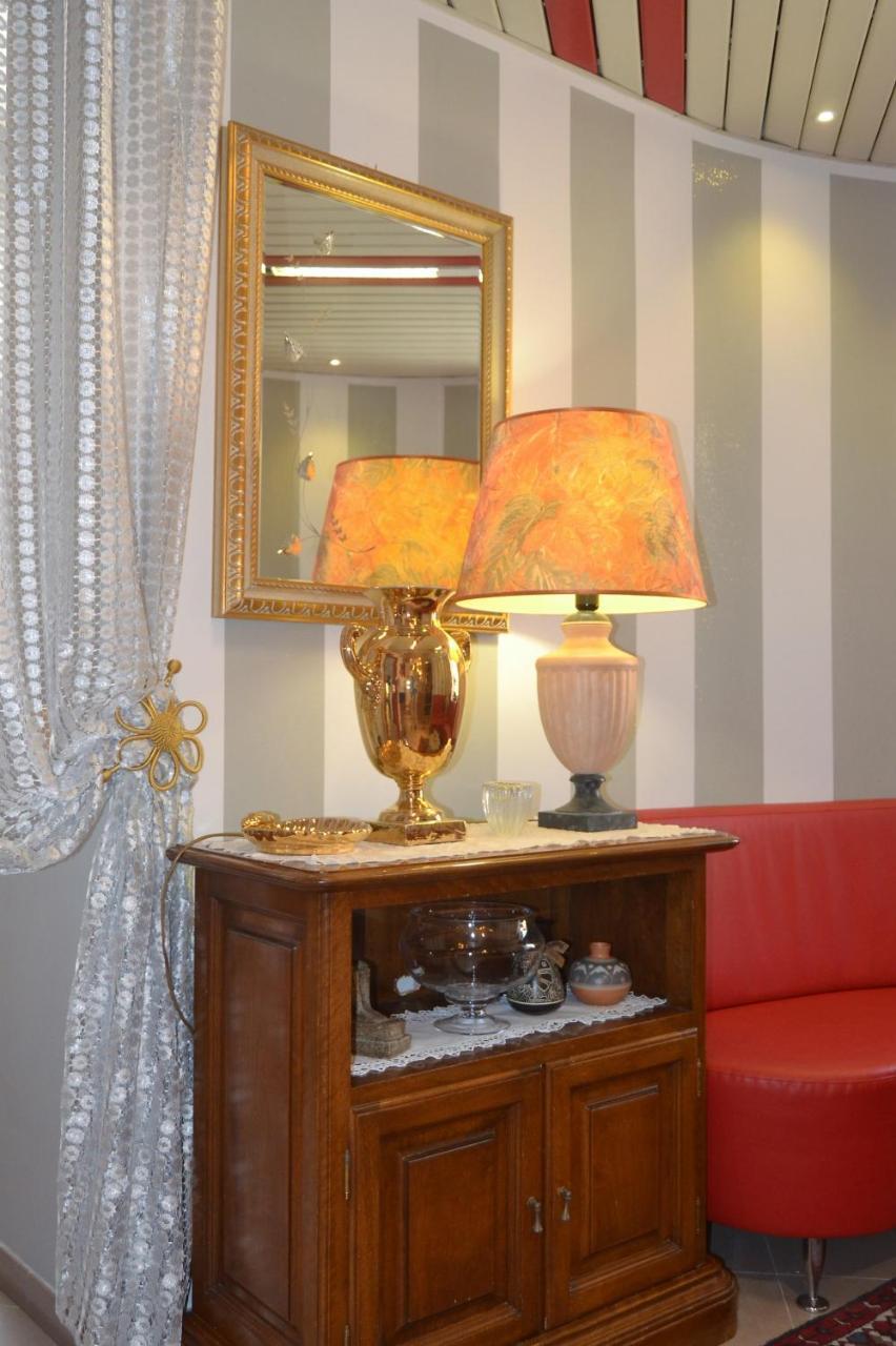 Hotel Facioni Помеция Екстериор снимка