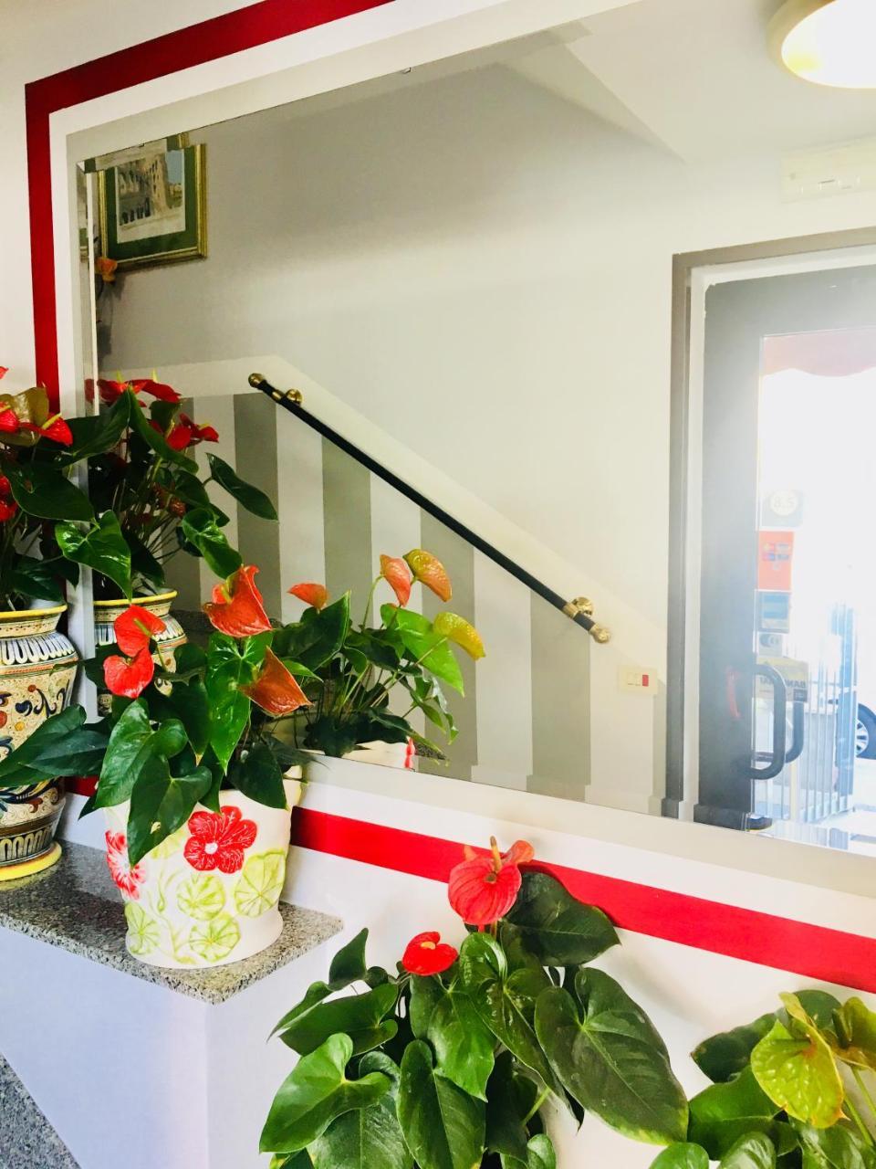Hotel Facioni Помеция Екстериор снимка