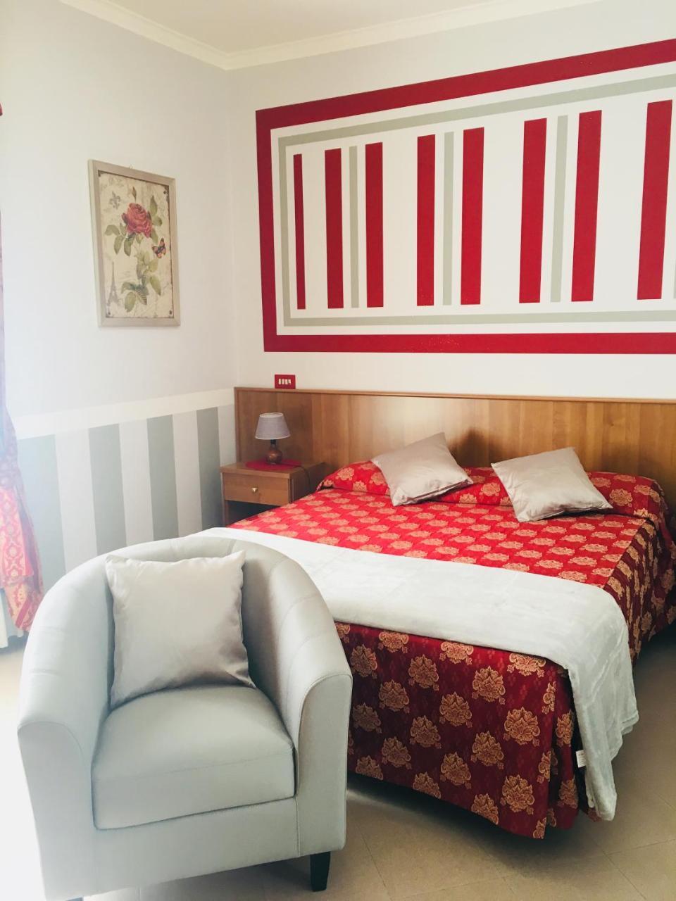 Hotel Facioni Помеция Екстериор снимка