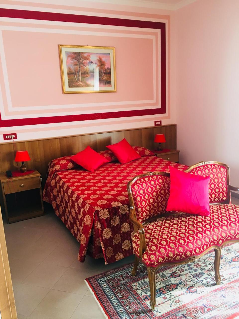 Hotel Facioni Помеция Екстериор снимка