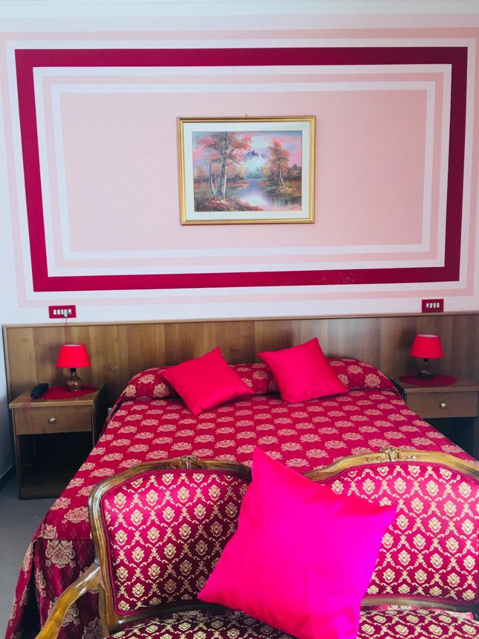 Hotel Facioni Помеция Екстериор снимка